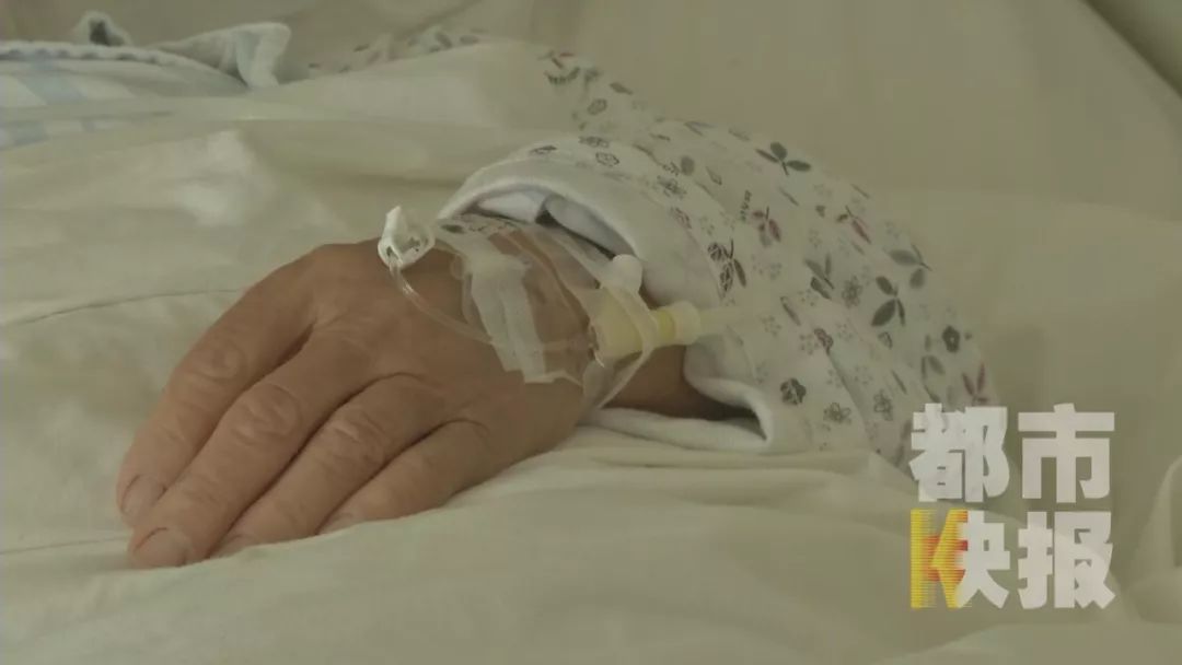 老太被狗死咬后续,一夜之间被野狗咬死