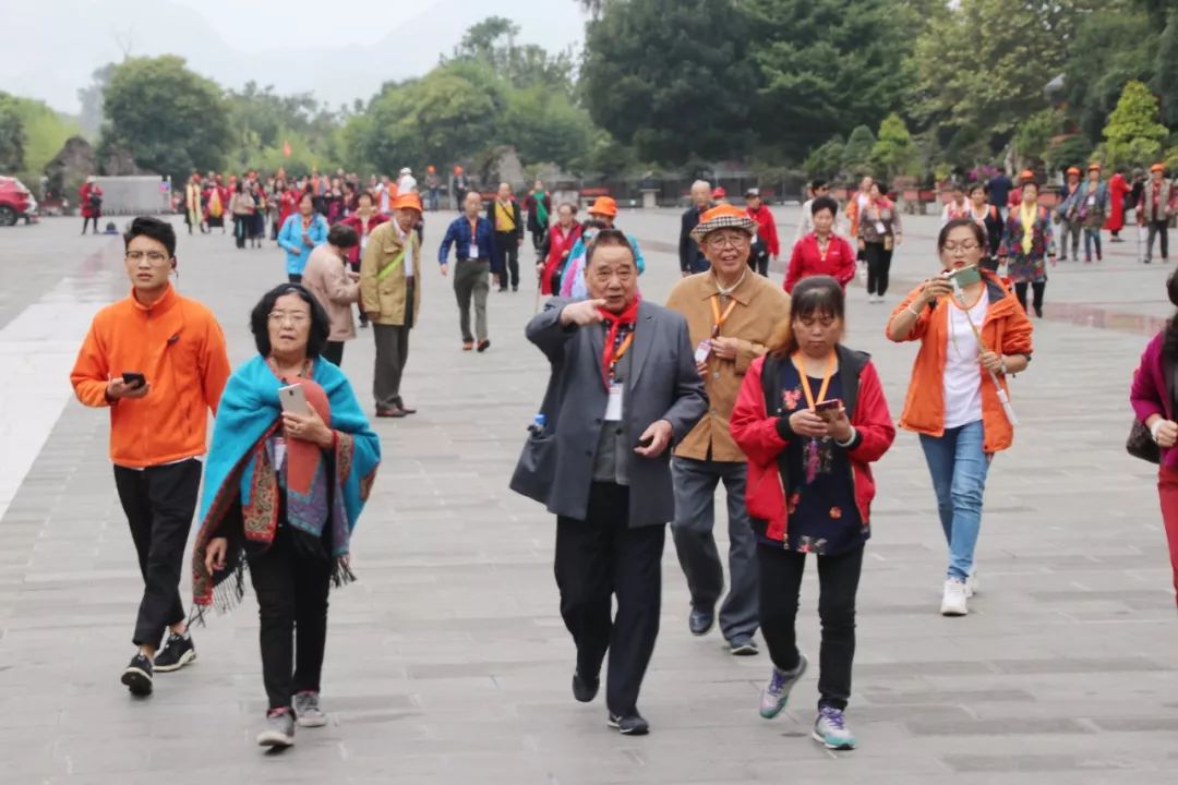 关注|游世界地质公园·品织金洞天美食，千人畅游织金洞