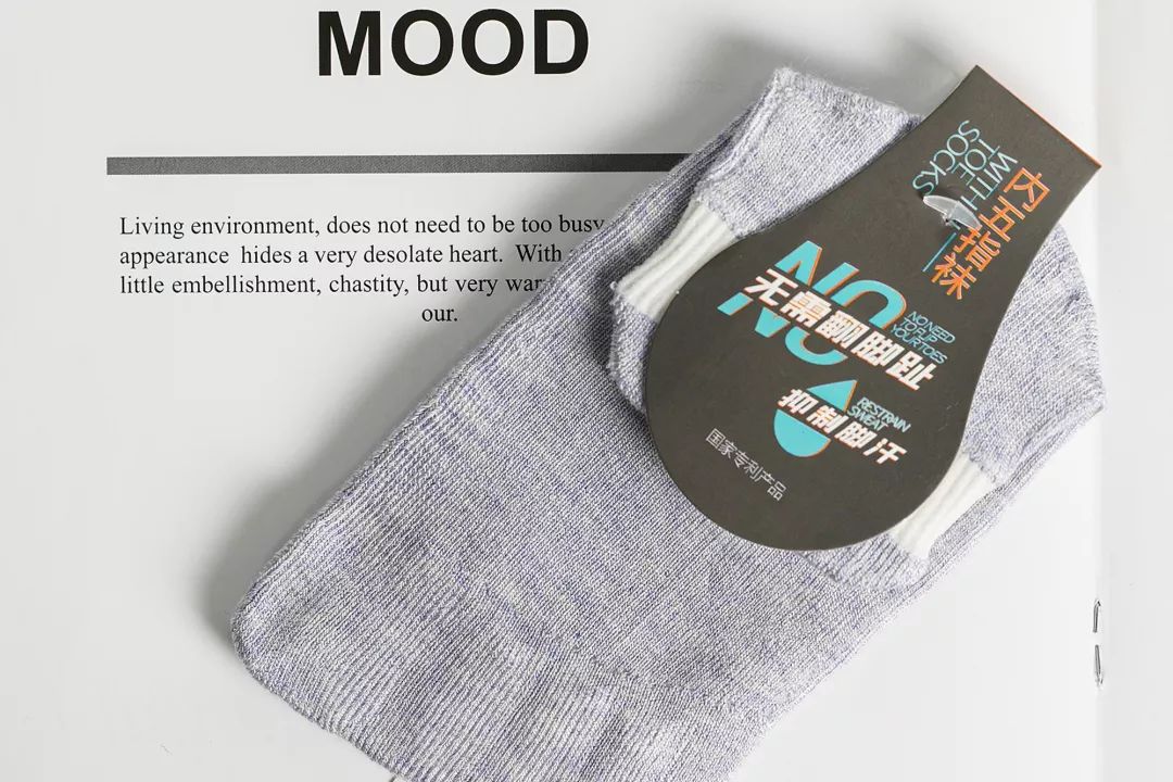 什么袜子踢球不起泡,汗脚穿什么样材质袜子不臭