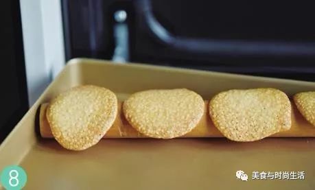 超简单的薄脆饼干，面糊搅一搅就烤，焦香酥脆，一口一个停不下来