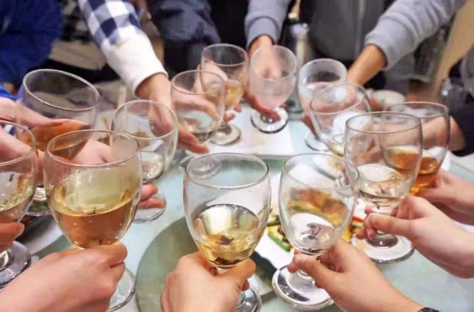 酒后同席责任划分标准,酒后出事共饮者责任法律规定