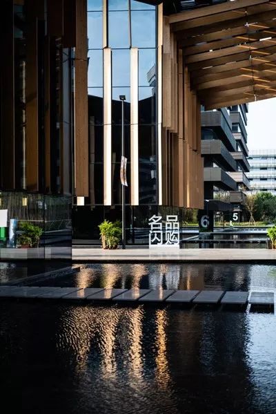 价格堪比双11！上海又添“买买买”新地标，最新进博商品这里都能买得到！