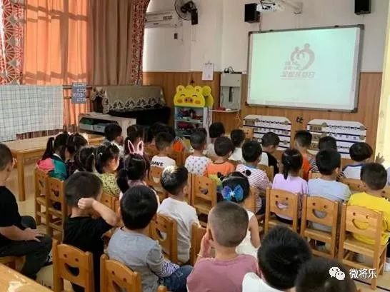 以实际行动迎接全国扶贫日,扶贫日送温暖助力精准扶贫