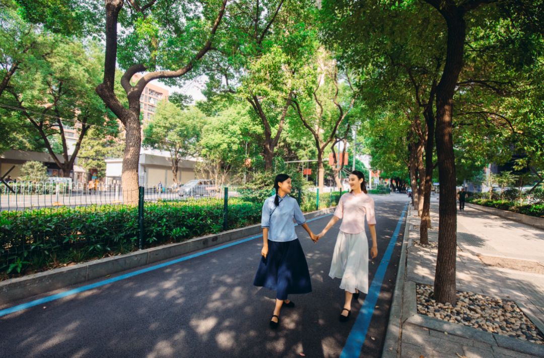 到这十条林荫道上走一走，每条都能邂逅俊男美女