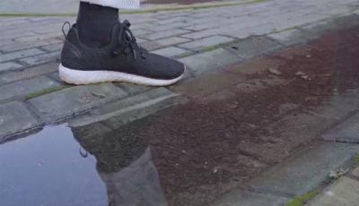 地表Zui强！暴雨蹦迪从不湿还巨暖和！比2个鸡蛋还轻，走8小时一点都不累