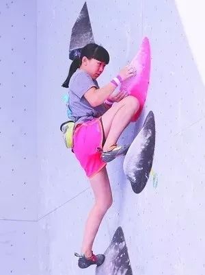 都说香槟是庆功酒，那为了这件事，我们得开200多瓶香槟