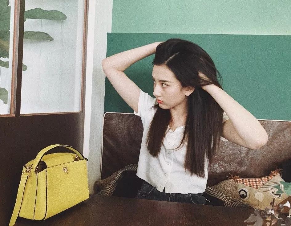 不用海淘代购的化妆品,宋妍霏同款平价包包