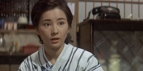 她是日本第一美女，是“活着的传说”！再大腕的明星遇到她，也化身迷弟迷妹