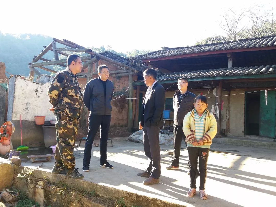 扶贫帮困情永在——期待“鱼鳞女孩”的蜕变重生