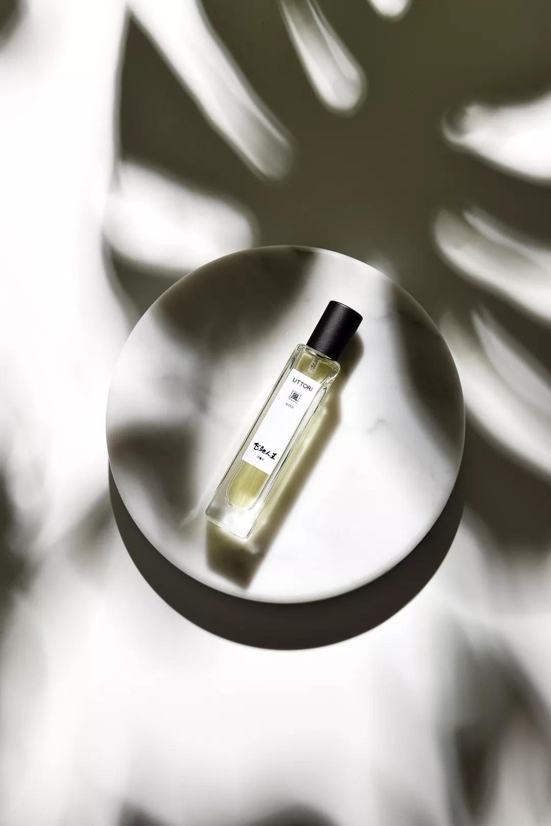 戚薇冰箱塞满香水,戚薇冰箱放香水视频