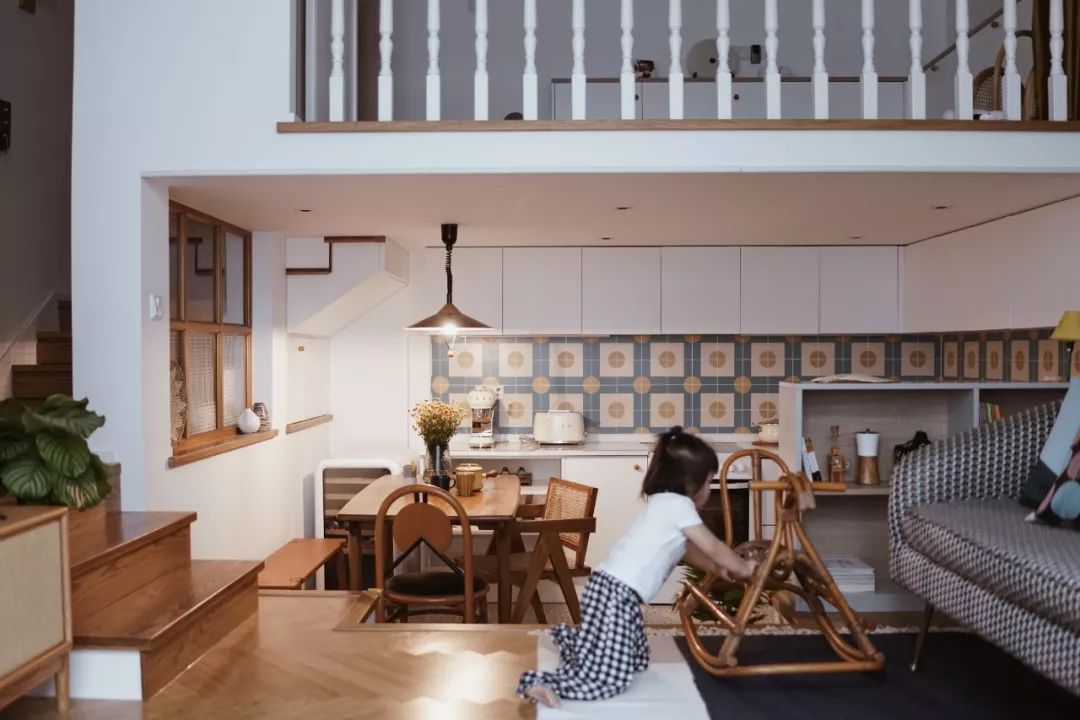 她买下32㎡上海老旧学区房,为女儿打造小桃园,还有20㎡超舒适大庭院