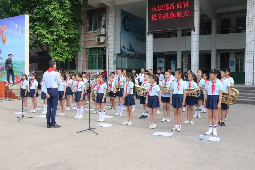 马路对面是学校环境怎么样,马路对面学校真实照片