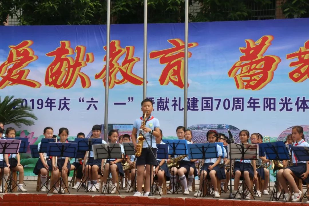 马路对面是学校环境怎么样,马路对面学校真实照片