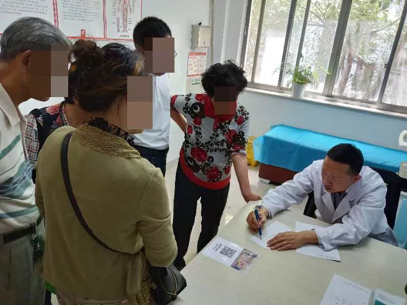 不得不防！大多数中老年人都有这个毛病生活中这些习惯要改掉......