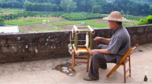 河南大爷做出2600年前的鲁班凳,山村老人制作鲁班凳惊艳国外
