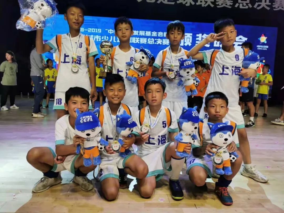 最新的青少年足球特色学校,浦东100所中小学