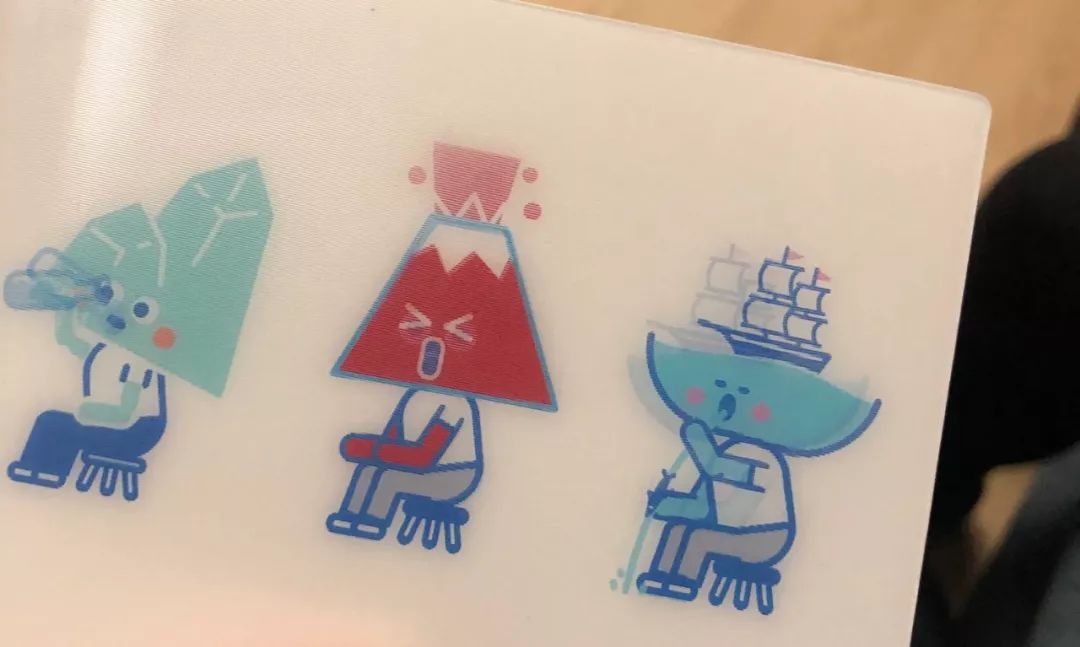 这张图非常火,网友留言说:这个星星就不知道把板凳往前挪一挪吗