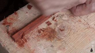 63岁中国大爷靠玩木头火到国外,61岁中国大爷惊呆老外