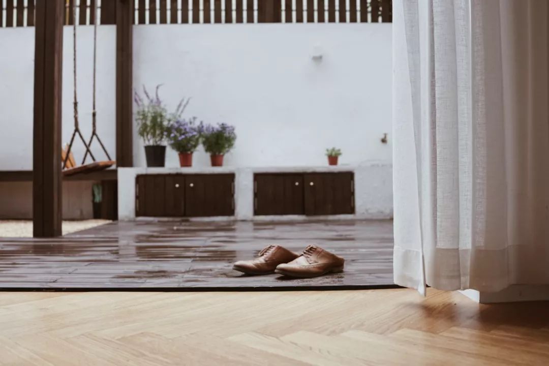 她买下32㎡上海老旧学区房,为女儿打造小桃园,还有20㎡超舒适大庭院