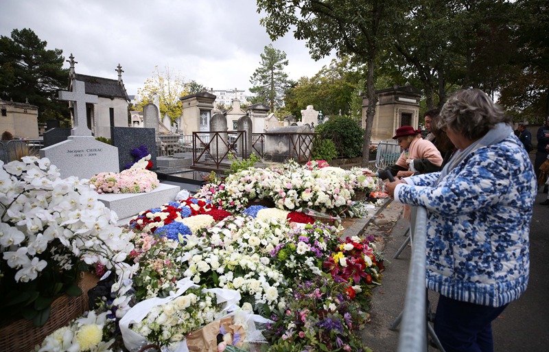 缅怀传奇：万圣节参观蒙帕纳斯公墓