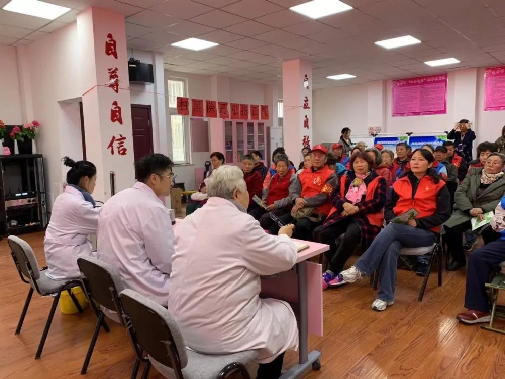 阴天下雨老年人,阴雨天老年人常感浑身酸痛