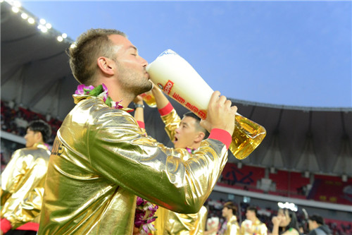 青岛人的啤酒模式,青岛人嗨啤酒
