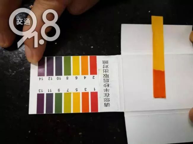 4岁小孩眼睛被腐蚀,强酸液体滴进孩子眼睛