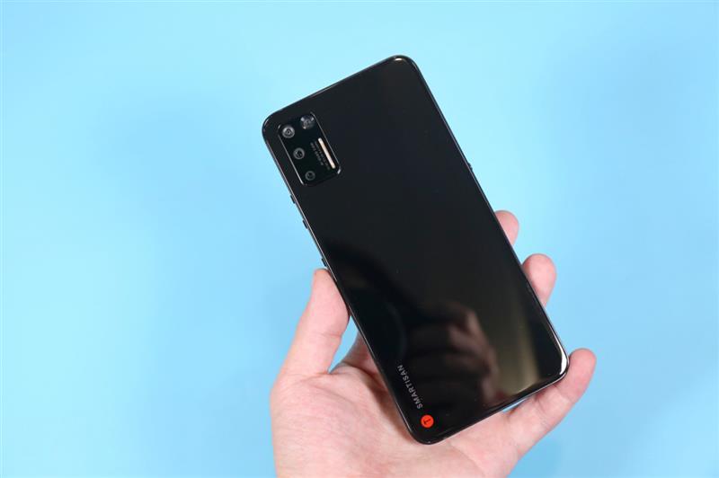 离开锤子老罗去哪里了,坚果pro3是罗永浩设计的吗