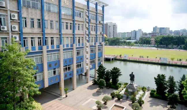 广东仲元中学山海连城学校规划,广东仲元中学有几个校区