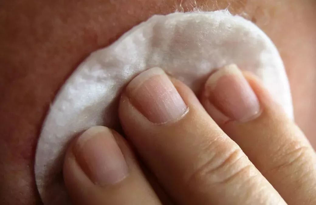 一招解决「七年之痒」！特应性皮炎药物Dupilumab步入中国，深度解读治疗中重度「难忍之痒」的全新利器|奇点深度