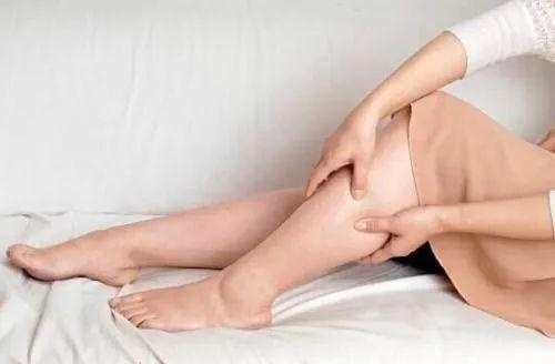 小腿上有湿毒是什么样的表现,小腿是一身阴毒的大本营