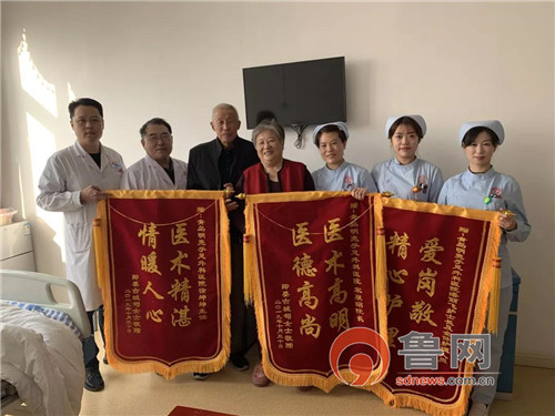 医生暖心照顾小朋友,护士暖心服务拉近护患距离