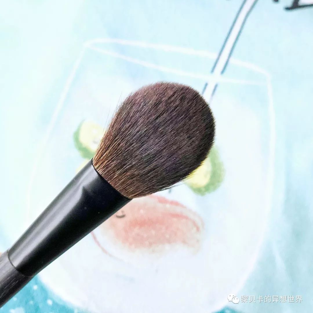 买了很多眼影却还是不会画,买了好多化妆品