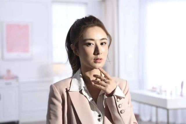 李佳琦、薇娅、辛巴,网红创业者们如何引爆直播电商?