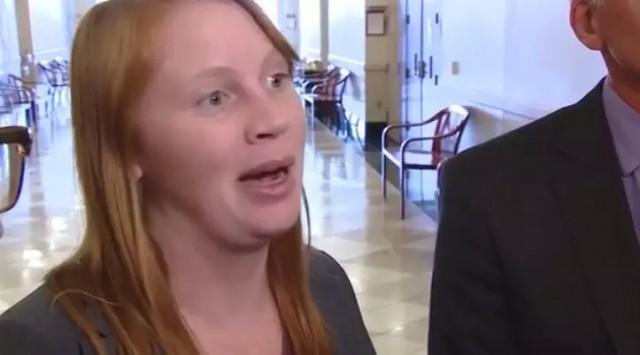 美国女子在家中裸露上身被起诉辩驳：丈夫同样裸露上半身