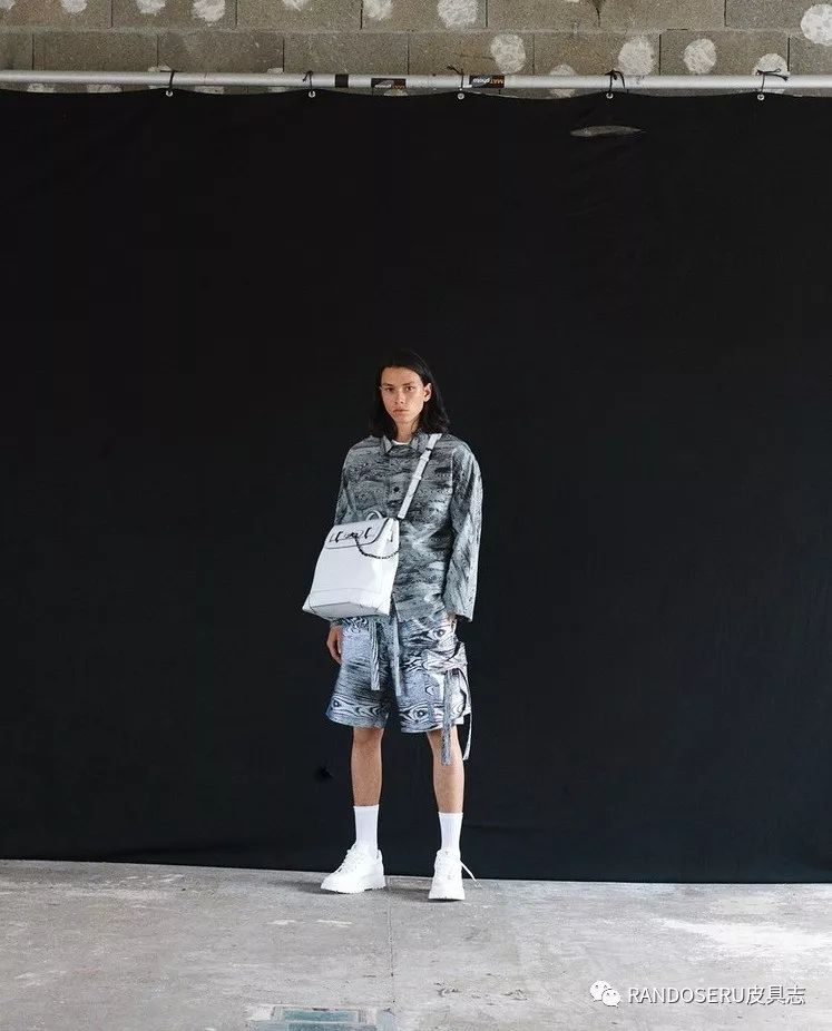 摊上个男人,这么爱奢侈品包包真是个奇葩?