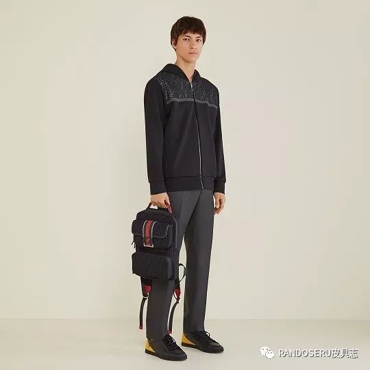 摊上个男人，这么爱奢侈品包包真是个奇葩？