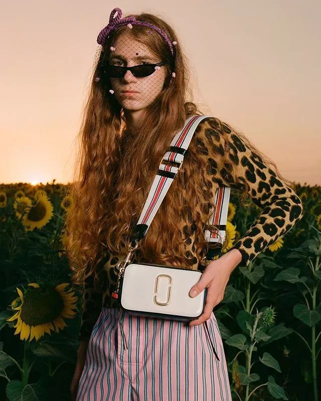 看中一个包包看了很久还是喜欢,看上了一款新款包包