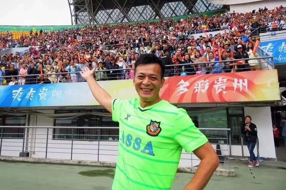 香港明星足球队公益慈善赛举行,香港足球明星队苏州公益赛