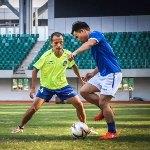 小马哥玩足球,小马哥踢球完整视频