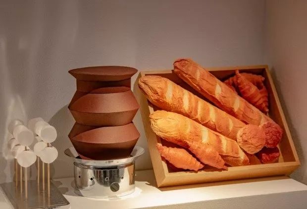 中国人烧给死人的纸扎，登上巴黎设计周，还被法国博物馆收藏