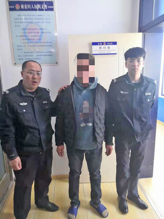 什么牌子的包包都应有尽有？“小仓库”经营“国际大牌”包，城阳警方打掉一制贩假货窝点