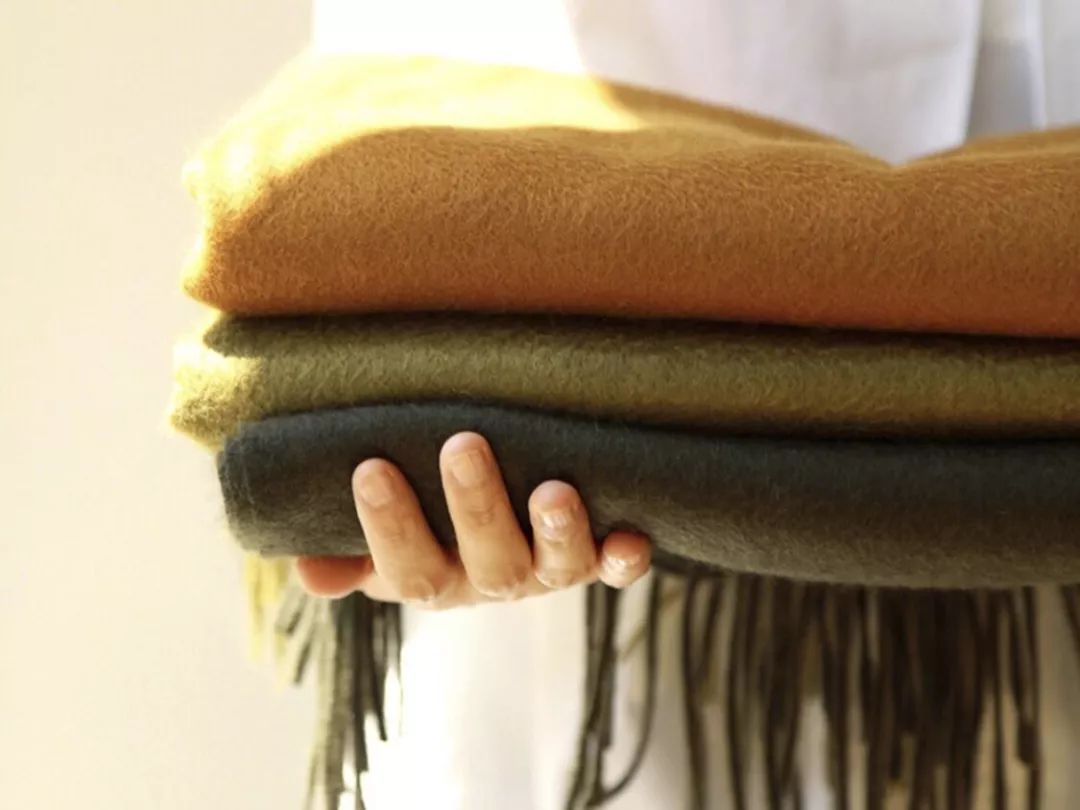 韩系暖冬降温围巾穿搭,时髦又百搭的保暖围巾显瘦减龄