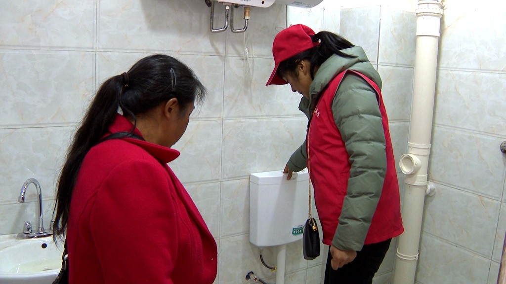 复兴佳园搬迁入住侧记：志愿者在现场