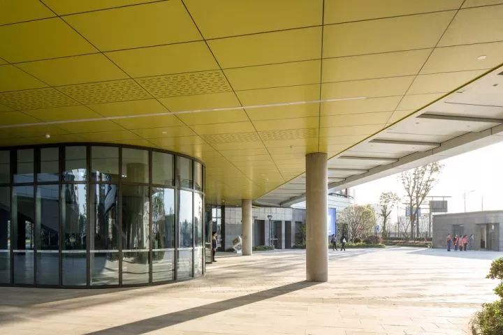 拒绝“千校一律”,浙大教院附中完成漂浮立体校园