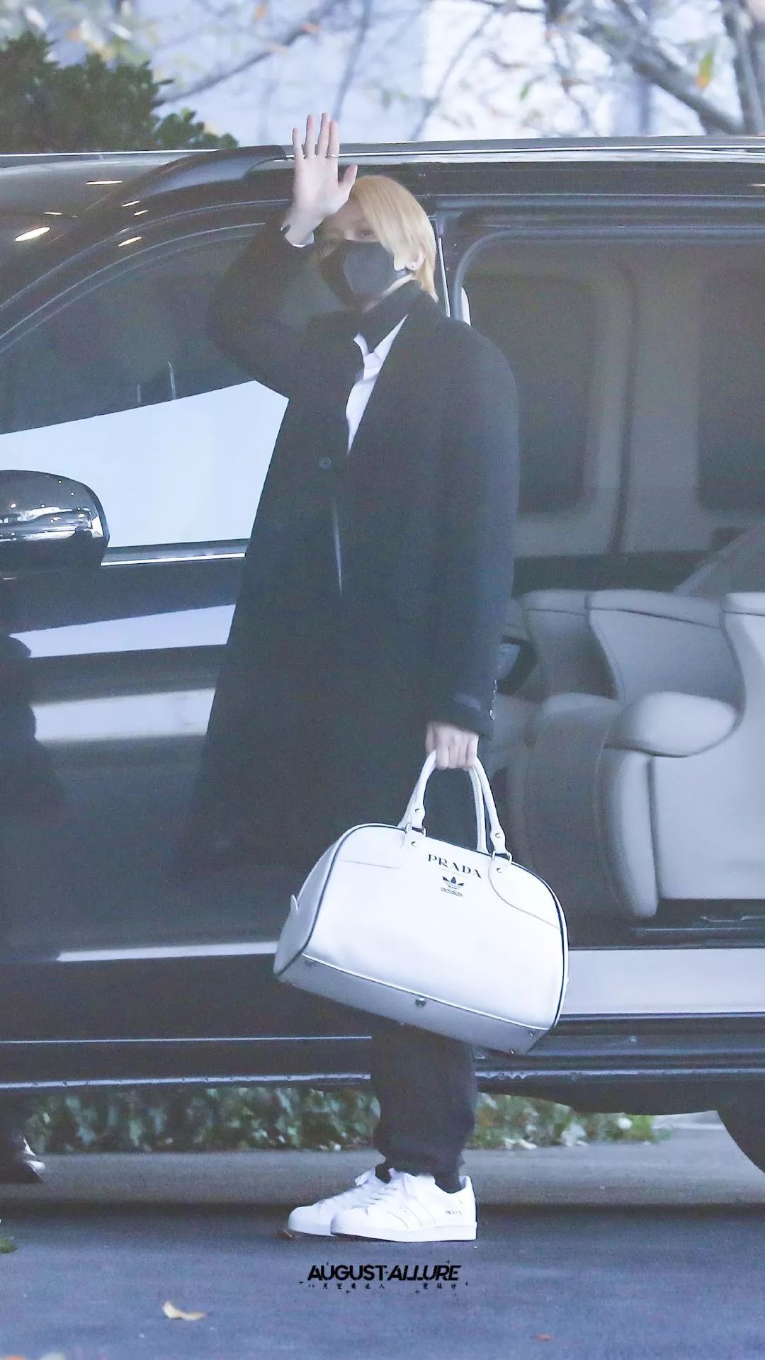 球鞋放薯条？皮卡丘变成碳？?洗衣液走秀了！这个世界太玄幻