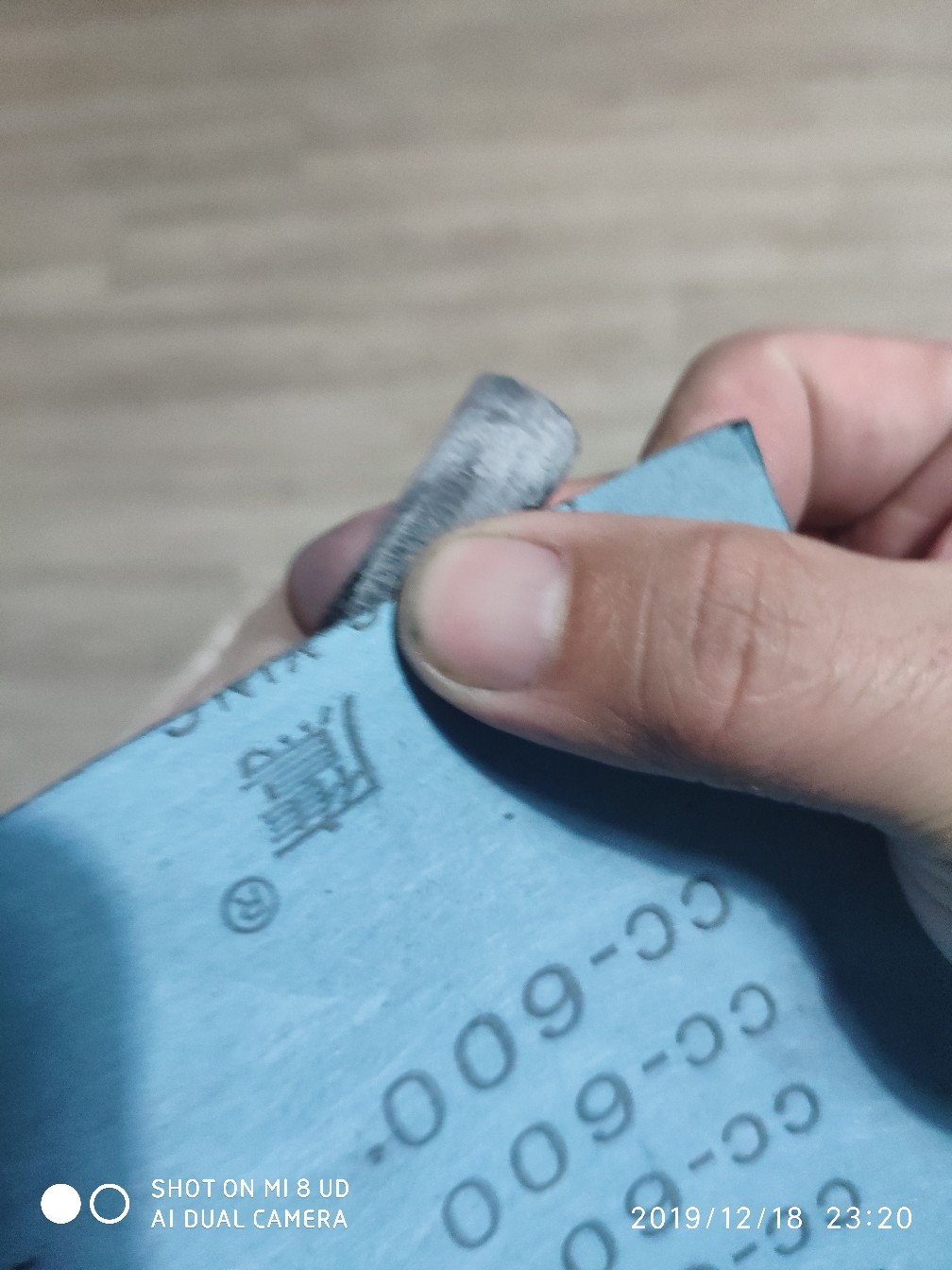 鱼竿被502胶水粘住拉不出来怎么办,鱼竿破裂最好的修复方法