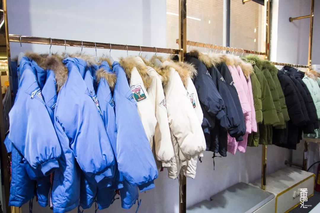 品牌羽绒服工厂99清仓,番禺南村羽绒服厂家清仓