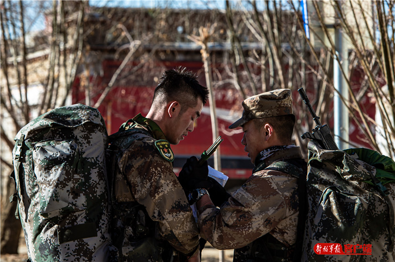 负重70斤登山,负重30斤拉练70公里