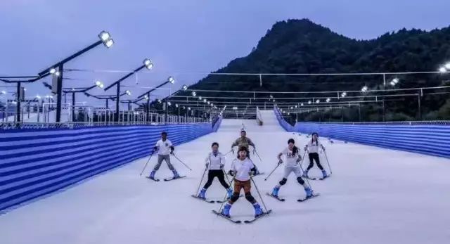 攀一座山看一场雪爱一个人,攀一座山看一场雪追一个梦图片